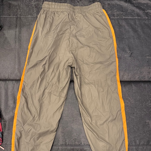 Shein army green lightweight track cargo pants - Picture 4 of 4